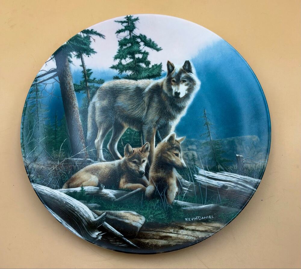 Knowles Kevin Daniel Call of the Wilderness Wolf Collector Plates Set of 7